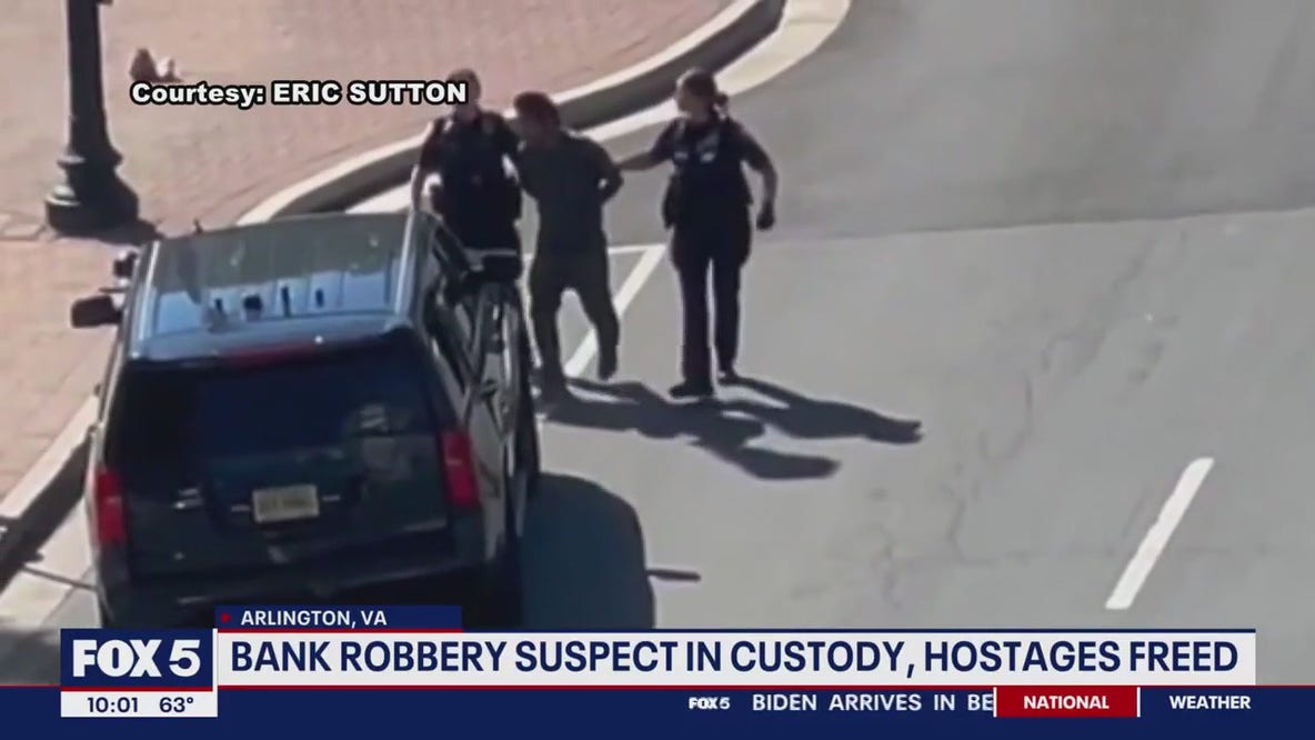 Arlington Wells Fargo bank robbery suspect in custody, 5 hostages freed